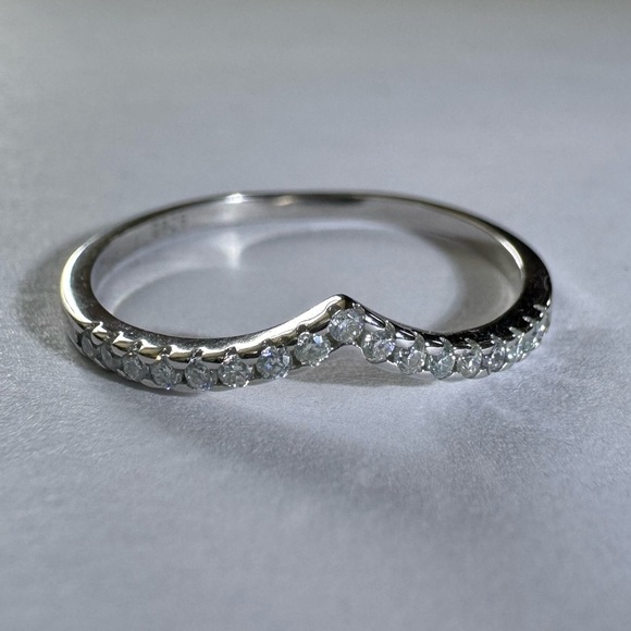 BendéLyon Jewelry - BendéLyon 925 Sterling Silver, White Gold Plated, Dainty Ladies Ring, Moissanite